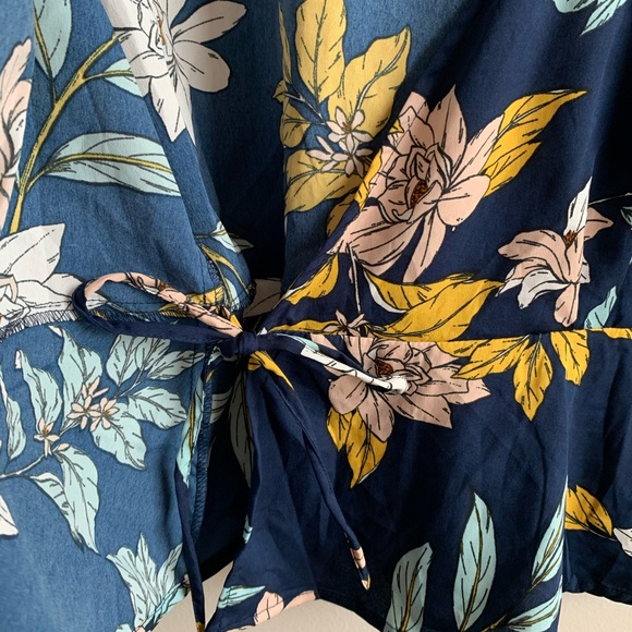 Floral Wrap Around - Picture 4 of 4